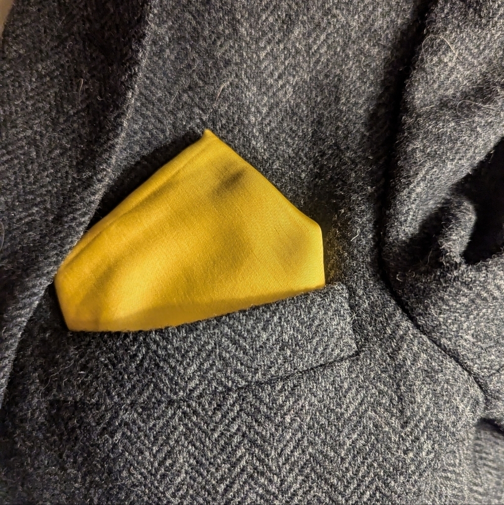 💛 Vintage Silk Gentlemen's Mustard Gold Handkerchief pocket square Luxury